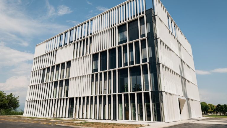 Sandoz v Ljubljani odprl razvojni center za biosimilarje za 99 milijonov dolarjev