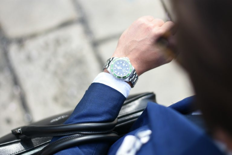 5 ur in 28 minut: toliko od osemurnega delovnega dne slovenski zaposleni dejansko delajo
