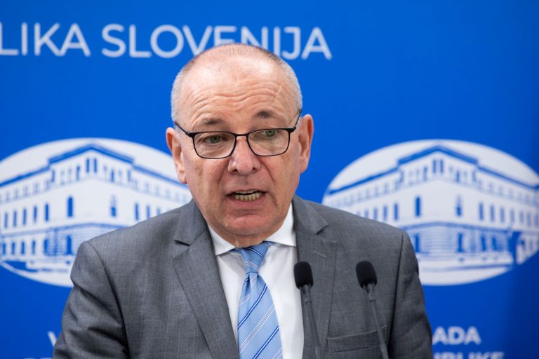 Obramba potiska slovenski primanjkljaj čez tri odstotke, ščit pred Brusljem pa se izteka
