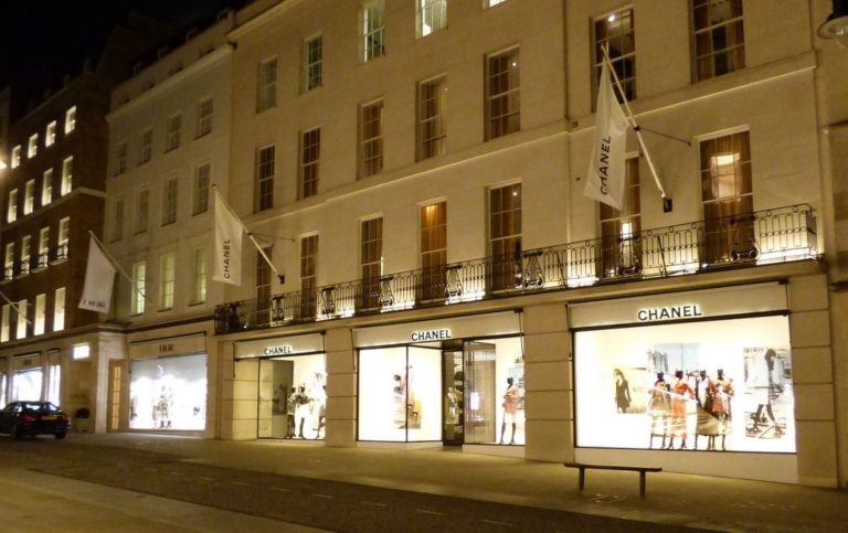 28 znamk v italijanski preiskavi izkoriščanja delavcev, zdaj tudi Chanel in Bulgari