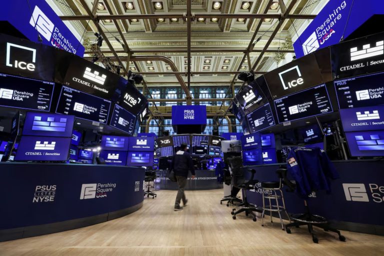 Od Wall Streeta do Tokia, cenejši kitajski model potopil čipe za petino
