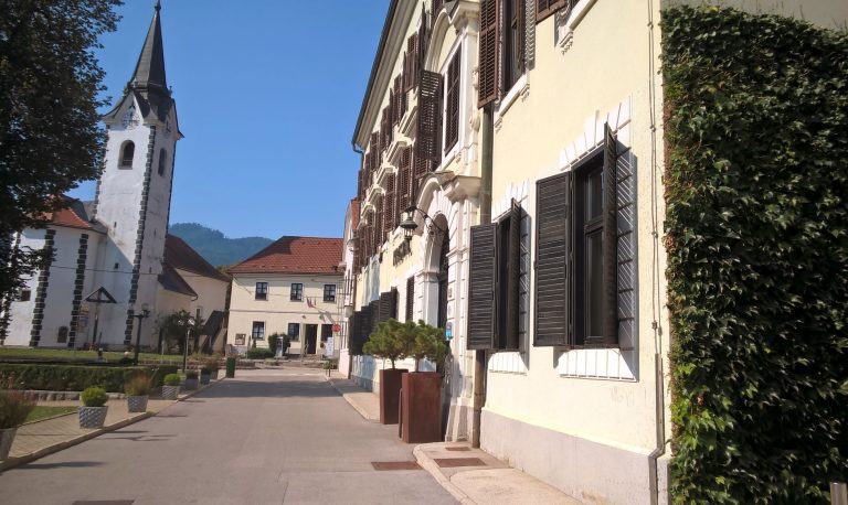 735 evrov dolga na prebivalca in 23 občin nad tisoč evri pred lokalnimi volitvami