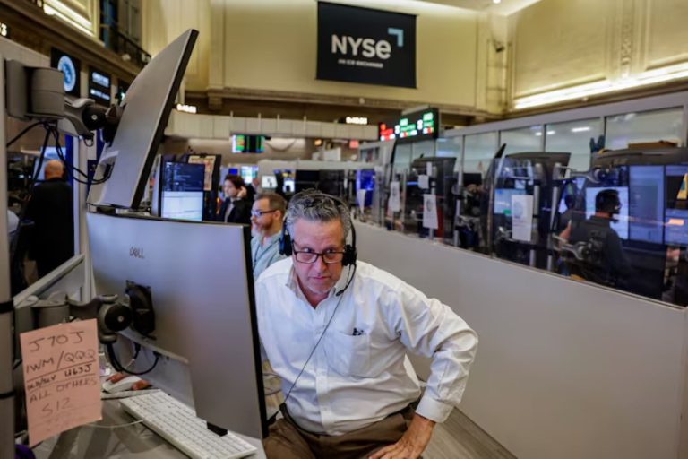 Nafta cenejša za pet odstotkov, Amazon prvič vreden tri bilijone dolarjev