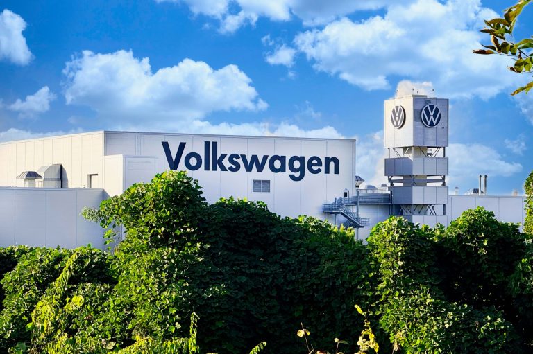 Volkswagen reže 50.000 delovnih mest, slovenska proizvodnja vozil in delov jih je izgubila 1.162 že prej