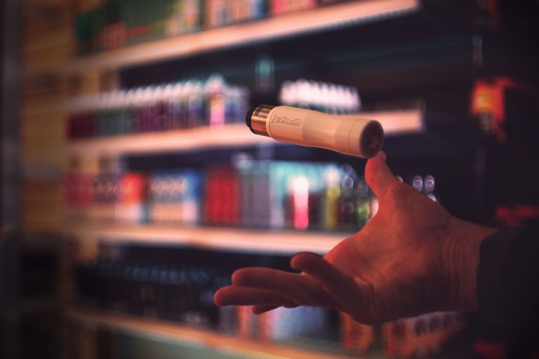 EU išče 4,9 milijarde na leto v trošarinah na tobak in e-cigarete