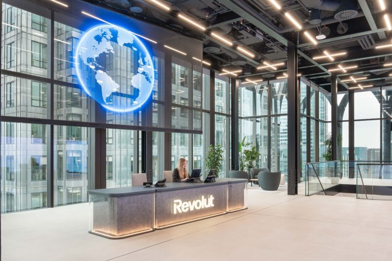 Revolut ima v Sloveniji več kot 250.000 strank, za Lider.si razkriva, kam vlagajo