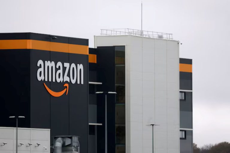 Amazon je v letu dni za naložbe porabil 42 milijard dolarjev več, kot je ustvaril s poslovanjem, delnica Intela pa se je pocenila za skoraj četrtino