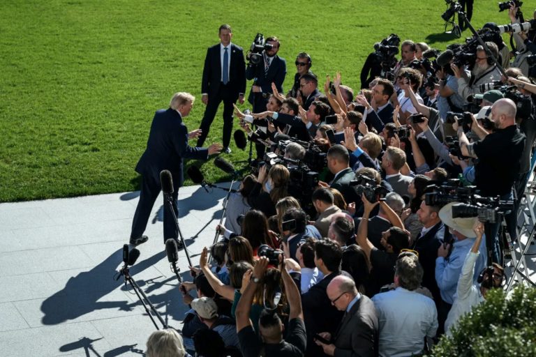 Microsoftu, ki je imel lani 3.157 prošenj za zelene karte, je Trumpova vlada ustavila postopke