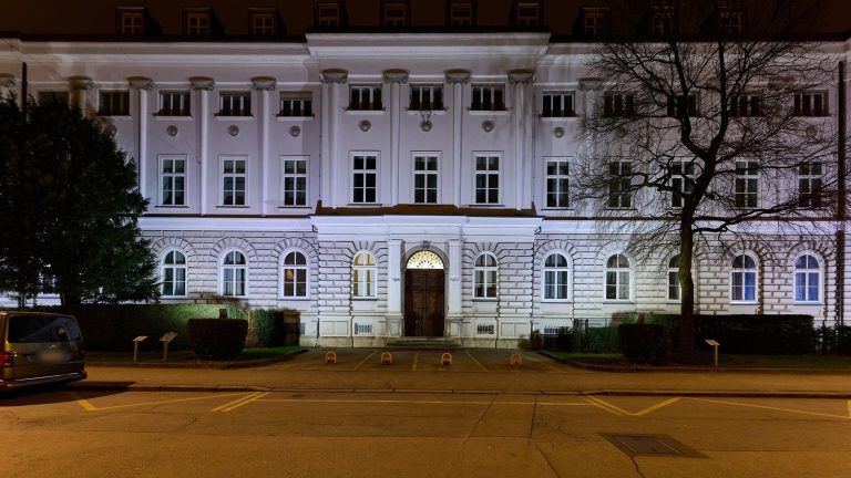 Zaposleni s plačo 25.000 evrov bruto bi po predlogu Svobode na leto dobil 490 evrov več